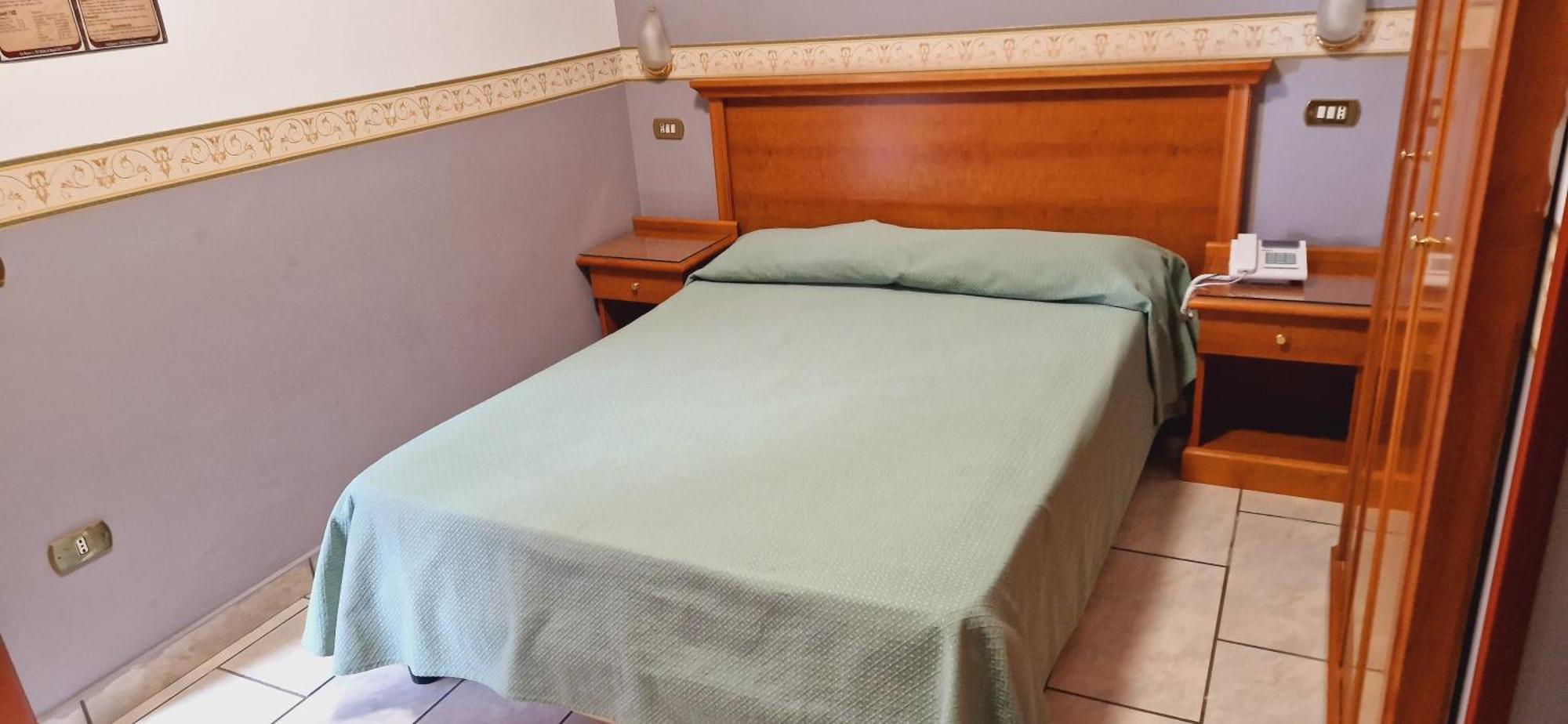 Hotel Lento Melito di Napoli ภายนอก รูปภาพ