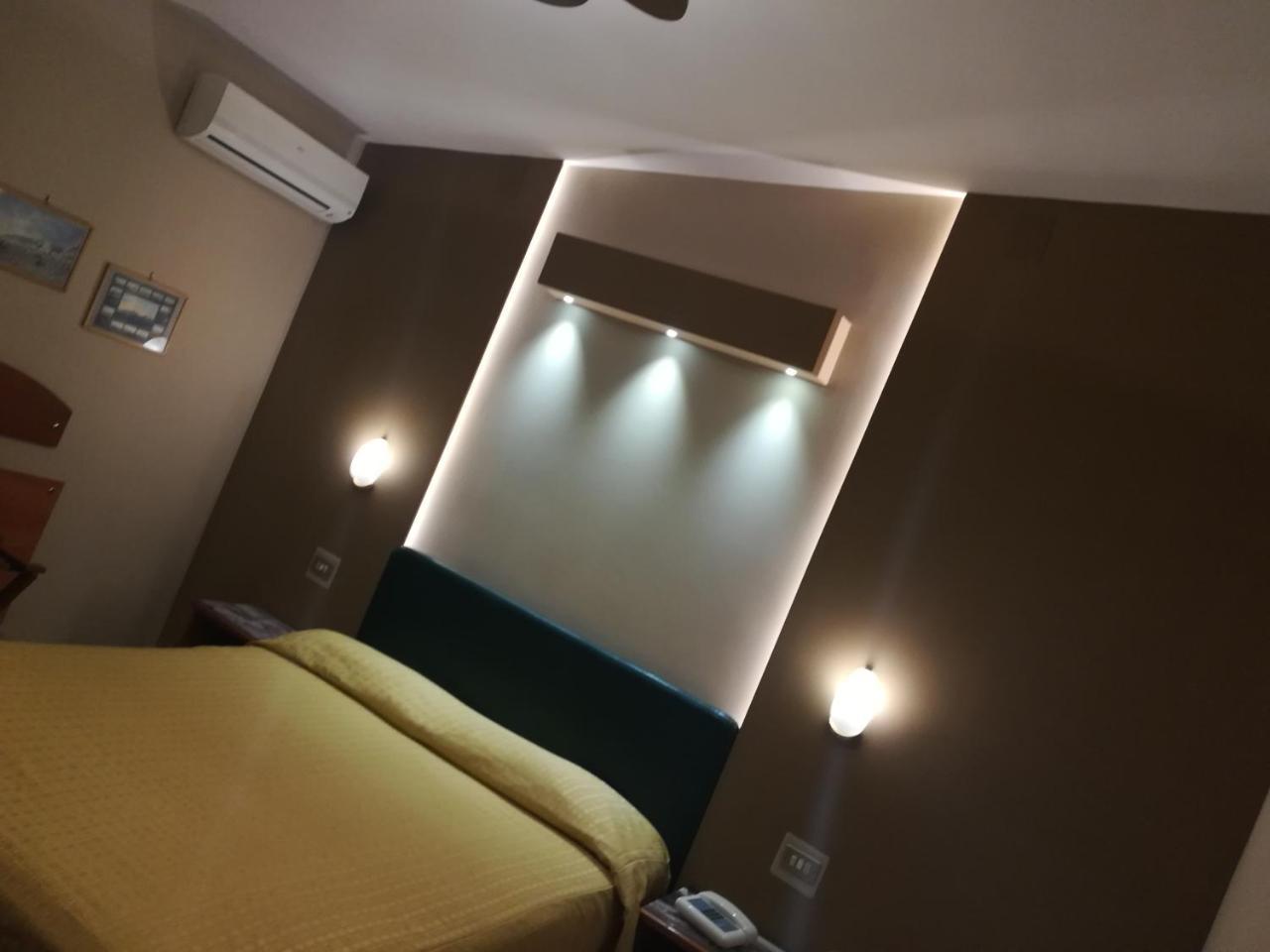 Hotel Lento Melito di Napoli ภายนอก รูปภาพ